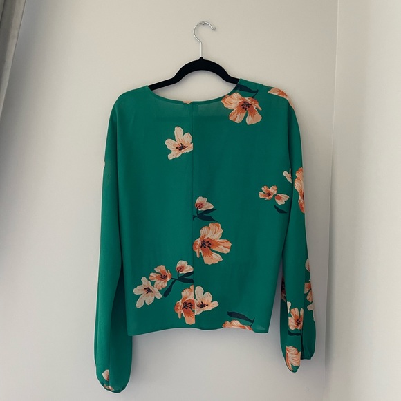 Aritzia Wilfred | Lilia Green Floral Wrap Blouse - Picture 4 of 6